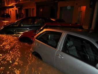 Vehicles afectats per les inundacions. M. SANCHEZ