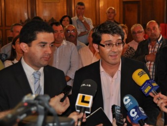 Jorge Rodríguez i Toni Francés en declaracions als mitjans sobre la línia de tren Xàtiva Alcoi. EL PUNT AVUI