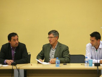 Parera-Nieto, al costat del vicepresident Lluís Freixas, al centre, i el president, Jaume Busquets, ahir MANEL LLADÓ