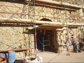 Les obres que s'estan fent al Portal de les Hortes de la muralla d'Hostalric han començat aquest mes. AJ. HOSTALRIC