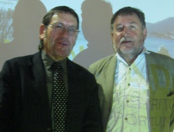 Pere Trias, president de Terra de Pas, amb el naturalista Martí Boada, en la jornada dedicada al turisme sostenible ahir a Llançà. E. C