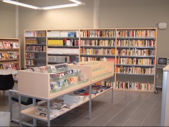 Un dels espais de la biblioteca Modest Salse d'Hostalric, que celebra el seu trentè aniversari. AJ. HOSTALRIC