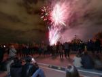 Un moment dels focs de les Fires de l'any passat, vistos des del pont de Fontajau JOAN CASTRO/ICONNA