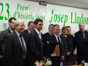 Pere Bosch (quart per l'esquerra), diumenge a Alguaire, on va rebre el premi DIPUT. LLEIDA