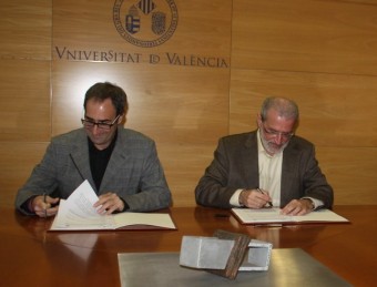 L'alcalde de Burjassot i el Rector signen els acords esportius. EL PUNT AVUI