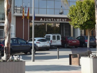 Façana principal de l'Ajuntament. EL PUNT AVUI