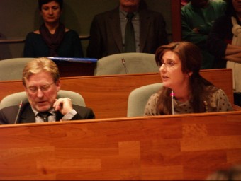 Maria Herrada intervé en el plenari municipal. ESCORCOLL