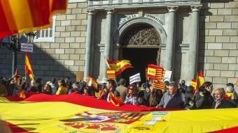 Manifestació del Moviment Cívic 12-O a favor de la unitat d'Espanya, el passat 6 de desembre a la plaça Sant Jaume de Barcelona ARXIU
