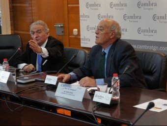 Miquel Basterra, esquerra, durant una conferència que va oferir fa uns dies a la Cambra de Comerç de Tarragona.  L'ECONÒMIC