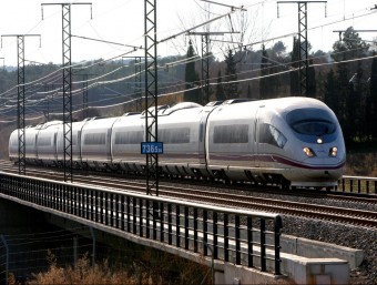 Un dels trens de proves que han circulat aquests dies per la línia entre Figueres i Barcelona. LLUÍS SERRAT