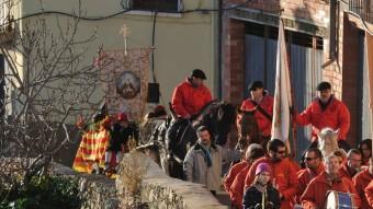 Les festes de Sant Antoni omplen d'ambient el centre d'Ascó.  AJUNTAMENT D'ASCÓ