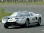 El Ford GT 40 als 1.000 km del Nürburgring 1964, la primera cursa d'aquest cotxe. FORD