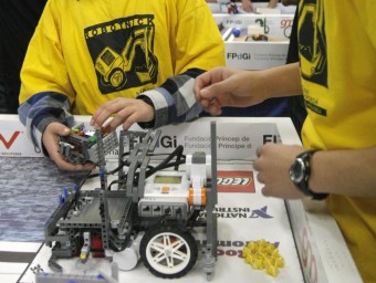 Segona edició del torneig de robòtica per a instituts First Lego League.  ARXIU/LLUÍS SERRAT