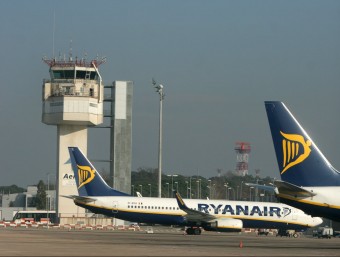 Ryanair és la companyia que aporta més passatgers a l'aeroport de Girona. LLUÍS SERRAT