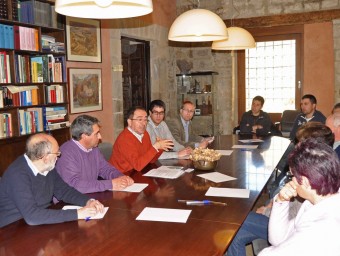 Reunió de Perelló amb diversos col·lectius socials i econòmics de Morella. EL PUNT AVUI