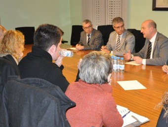 Un moment de la reunió d'ahir a la seu del Consell Comarcal del Ripollès. EL PUNT AVUI