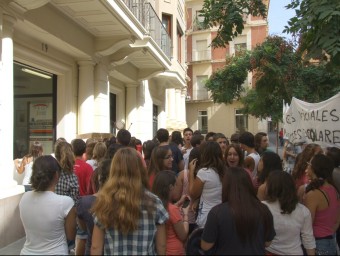 Concentració estudiantil a les portes del PROP el setembre passat. EL PUNT AVUI