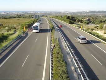 L'autopista Pau Casals al seu pas per Calafell. La carretera, que és l'única via ràpida entre els municipis del Baix Penedès, té un dels peatges més cars de Catalunya ARXIU