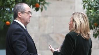 La vicepresidenta Joana Ortega, que ha posat en coneixement dels Mossos el presumpte espionatge a què ha estat sotmesa, i el conseller Felip Puig, que també estudia presentar una denuncia, ahir a la Generalitat ACN