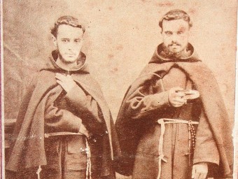 Els dos germans Vives i Tutó amb l'hàbit dels caputxins  AJ. LLAVANERES