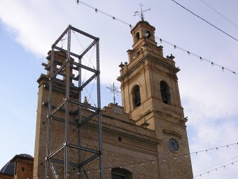 Bastida instal·lada al llençol esquerre de l'església parroquial abans d'iniciar la seua restauració. VIOLETA RAGA