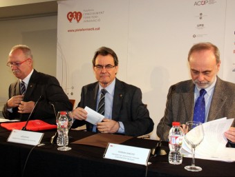 Artur Mas amb el president de l'ACUP, Ferran Sancho (dreta) i l'alcalde de Vimbodí i Poblet NÚRIA TORRES / ACN