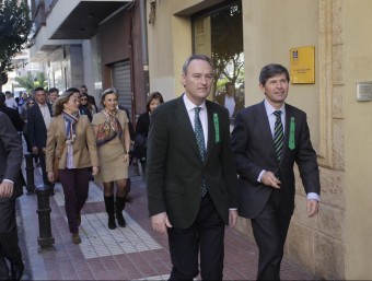 Alberto Fabra amb l'actual alcalde de Castelló, al darrere la seua muller. EL PUNT AVUI