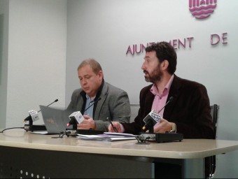 Els regidors socialistes Orengo i Mascarell en conferència de premsa. EL PUNT AVUI
