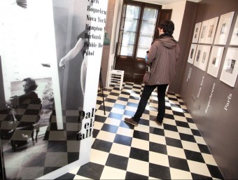 L'exposició de Púbol, organitzada en una petita sala a partir d'un muntatge de Pep Canaleta, s'obre avui i es podrà visitar fins al 31 de desembre JOAN SABATER