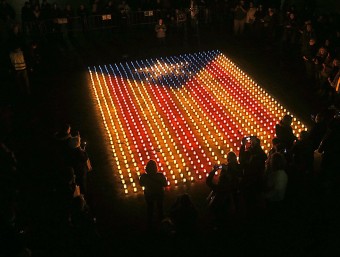 L'estelada de colors que es va encendre a Figueres el passat 16 de març com a prèvia a les estelades de demà. M.LLADÓ