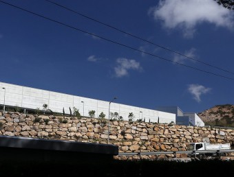 Imatge exterior de la nova planta de triatge de Lloret de Mar. MANEL LLADÓ