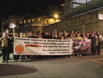 Manifestació a la localitat a favor del restabliment del servei d'ambulància. EL PUNT AVUI
