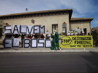 Protesta davant el Centre d'Interpretació d'Eslida. CEDIDA