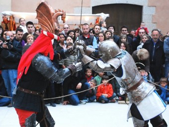 Una batalla, a Calonge, a la imatge superior, i el sopar d'hostalric. ACN / C. COLOMER