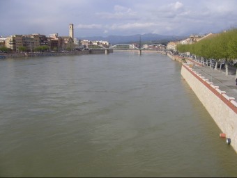 El riu Ebre ahir a la tarda al seu pas per Tortosa. El cabal superava els 1.400 metres cúbics per segon. L.M