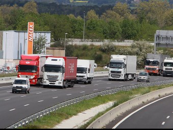 Des del passat 19 d'abril, els camions no poden circular per l'N-II entre Maçanet de la Selva i la Jonquera i s'han de desviar per l'AP7. MANEL LLADÓ