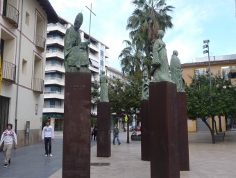 Perspectiva de les escultures de Manolo Boix sobre els Borja. ESCORCOLL