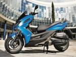 Kymco comercialitza dues versions d'aquest vistós K-XCT, que si bé té uns quants elements en comú amb el Super Dink compta amb un xassís de nou disseny. KYMCO