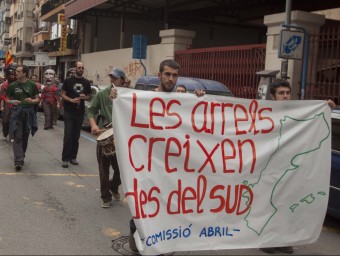 Cercavila del 25 d'Abril a Alacant amb el lema de la convocatòria. B. VIDAL