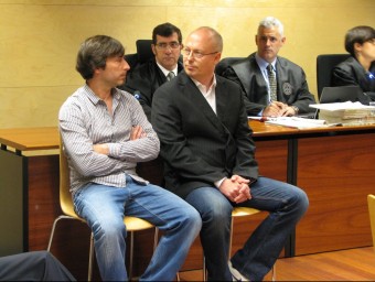 Daniel Imandt al judici, davant del seu lletrat, Carles Monguilod i de Joaquim Vila, advocat de l'acusació. ÓSCAR PINILLA