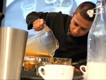 Els participants havien de preparar un espresso, un capuccino i una beguda d'especialitat en la que la base fos el cafè. LLUÍS SERRAT
