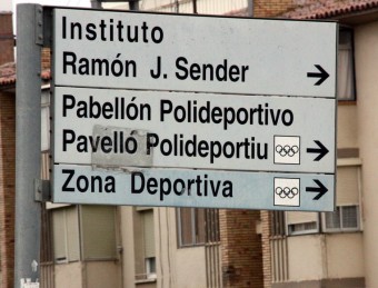 Un cartell indicatiu de la ciutat de Fraga bilingüe ACN