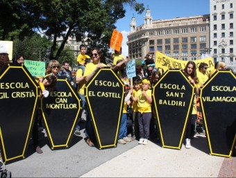La protesta que han protagonitzats les famílies de les escoles a la plaça de Catalunya ACN