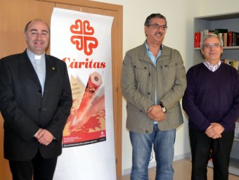 Els representats de Càrites d'Urgell, Lleida i Solsona, d'esquerra a dreta, ahir ACN