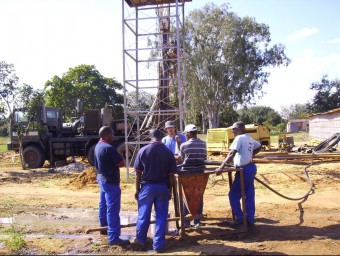 Ferran Alà Salat, cooperant amb E.S.F a Camerun i Moçambic. La fotografia correspon a la regió d' InhamIbane (Moçambic) l'any 2008. FOTO FERRAN ALÀ