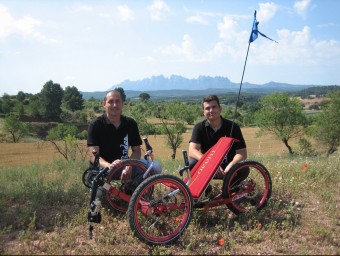 Carles i Marc Sala, fundadors de Gobiidae Trikes, amb un dels seus tricicles.  ANNA AGUILAR