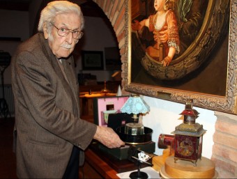 El col·leccionista de cinema Tomàs Mallol en una imatge d'arxiu a casa seva ACN