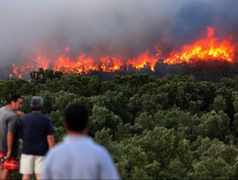 Vistes del incendi a la zona de La Boadella, durant el segon dia de la lluita contra les flames a l'Alt Empordà LLUÍS SERRAT