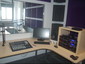Instal·lacions de la ràdio municipal. B. SILVESTRE