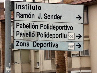 Un cartell indicatiu de la ciutat de Fraga en bilingüe ACN